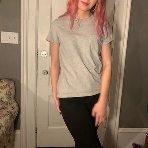 Plain tee with pocket